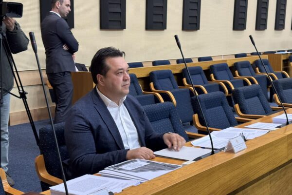 Narodni poslanik Saša Grbić govori o izmjenama Zakona o ugostiteljstvu u NSRS.