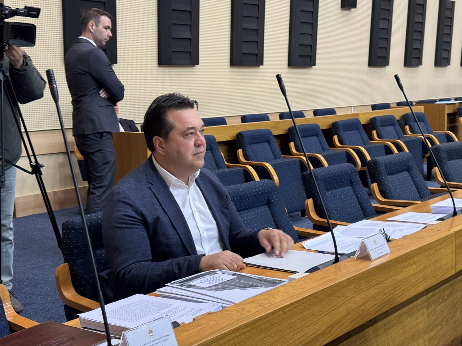 Narodni poslanik Saša Grbić govori o izmjenama Zakona o ugostiteljstvu u NSRS.