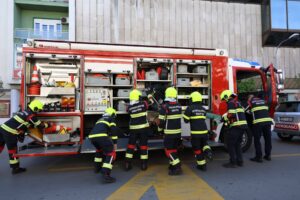 Vatrogasci Banja Luka gašenje požara na vježbi u centru grada
