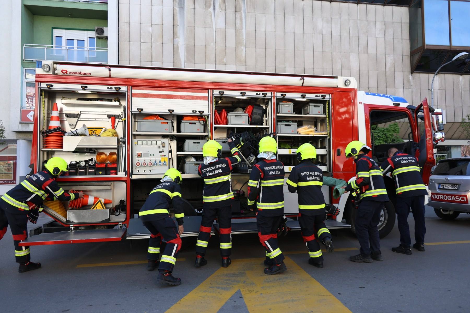 Vatrogasci Banja Luka gašenje požara na vježbi u centru grada
