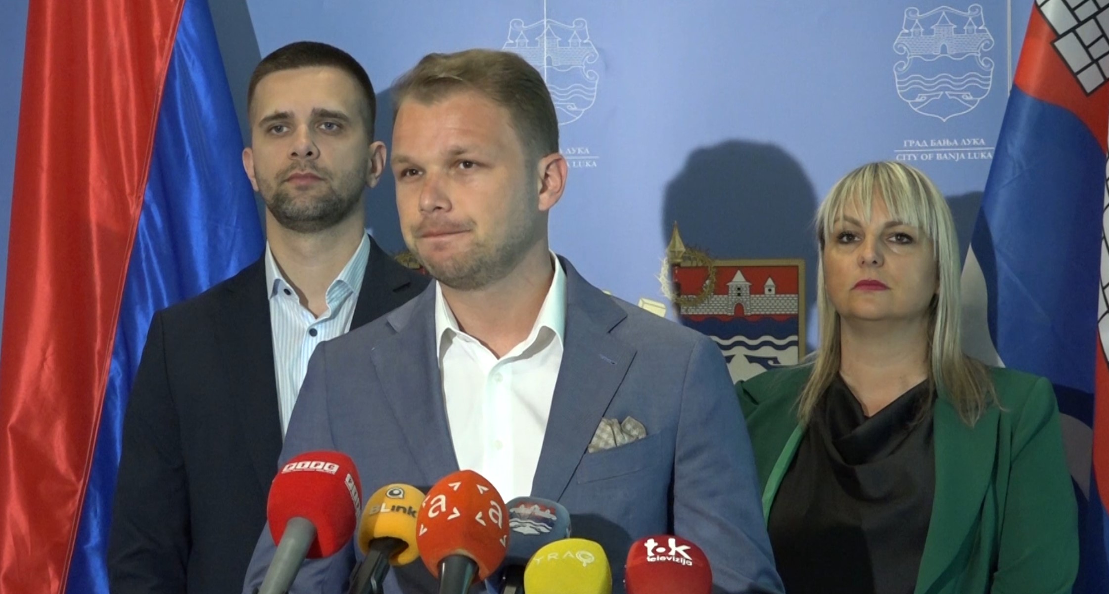 Draško Stanivuković na konferenciji za novinare govori o besplatnim placevima i javnim garažama u Banjoj Luci.