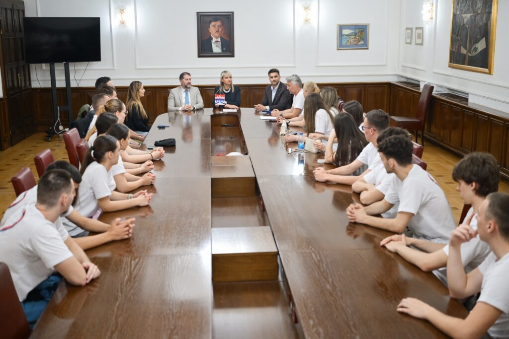 Delegacije školskog sporta Beograda i Banja Luke na prijemu kod gradske menadžerke Mirne Savić Banjac.