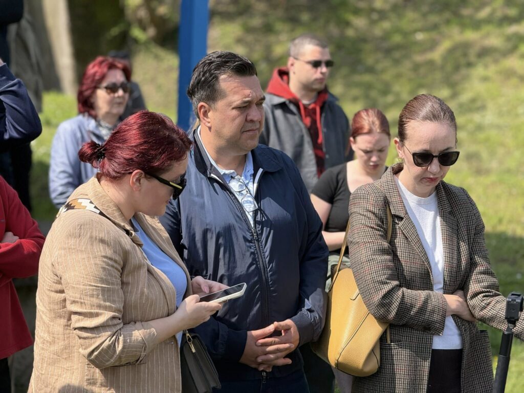 Narodni poslanik Saša Grbić pružio je podršku Centru za životnu sredinu tokom današnjeg okupljanja na obali Vrbasa, zatraživši odgovornost za sječu višegodišnjih stabala.