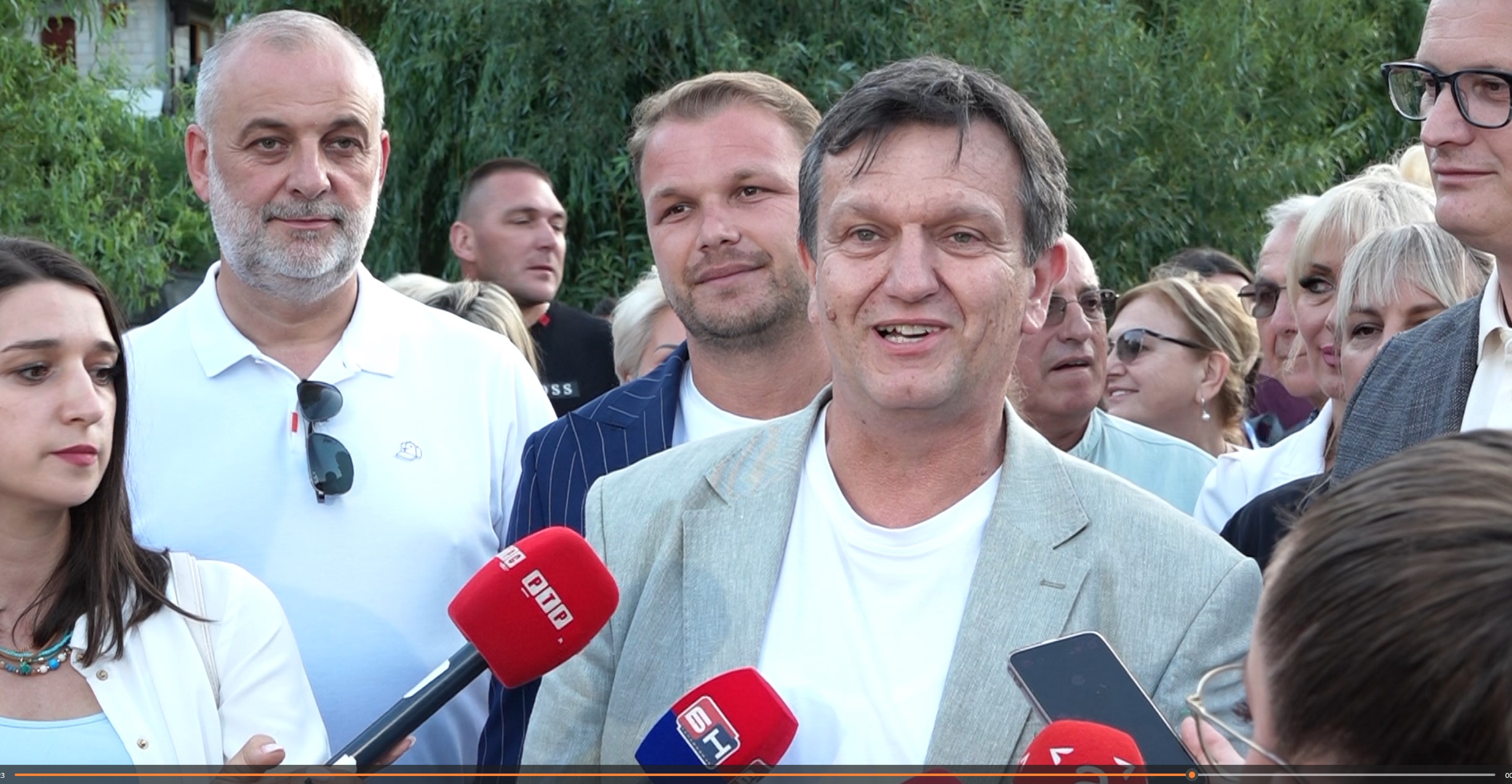 Branko Blanuša govori na otvaranju novog šetališta na obali rijeke Vrbas u Banjaluci