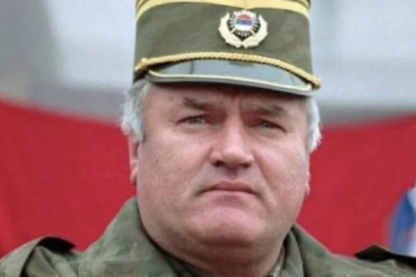 Arhivski portret Ratka Mladića u vojnoj uniformi
