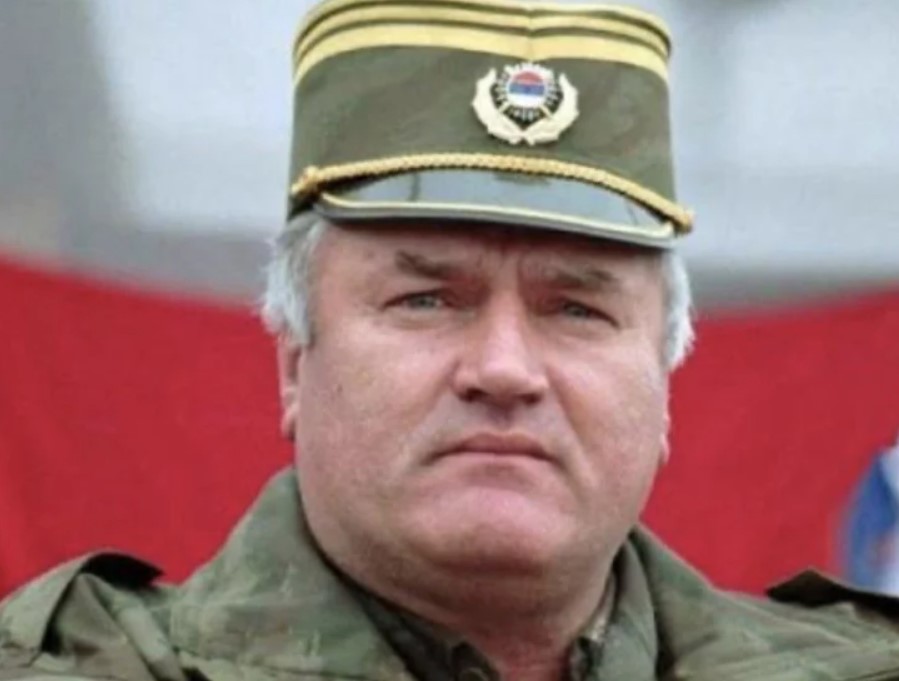 Arhivski portret Ratka Mladića u vojnoj uniformi