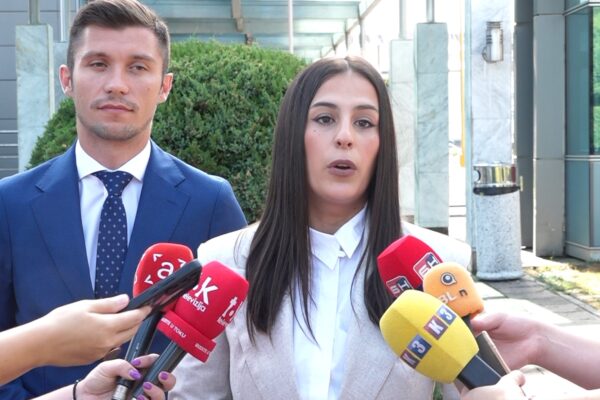 Tanja Vukomanović na konferenciji za medije govori o izmjenama Zakona o radu i zaštiti trudnica od otkaza