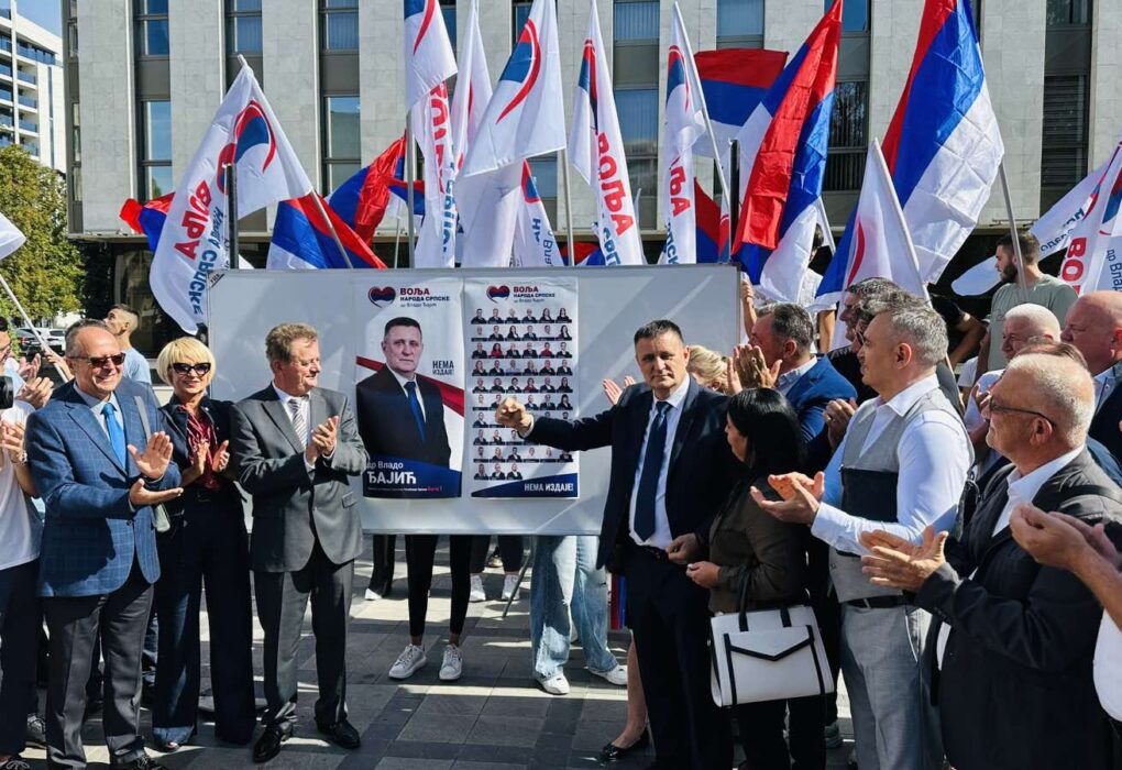 Dr Vlado Đajić drži govor na otvaranju predizborne kampanje stranke Volja naroda Srpske